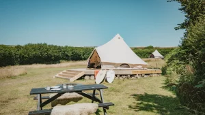 “Il Glastonbury dei campeggi”: la nuova era del campeggio trasforma l’esperienza all’aperto.