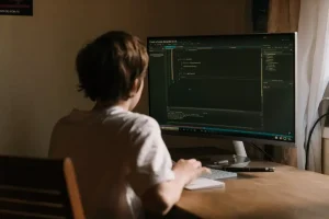 Oltre il Coding: Innovazione e Inclusione nelle Tecnologie Educative per un Futuro Sostenibile