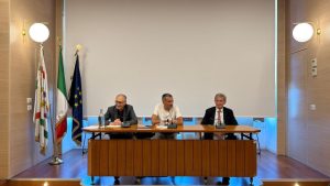 Decarbonizzazione e reindustrializzazione: Decaro punta a salvaguardare il lavoro all’ex Ilva.