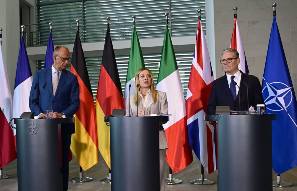 Leader E5 a Berlino: Meloni richiama l’Europa a responsabilità su difesa e sicurezza.