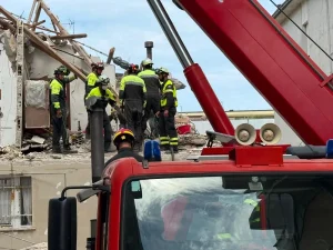 Porto Sant’Elpidio: intervento della squadra Usar Emilia-Romagna dopo il crollo.