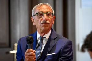 Cannavaro celebrato da Castellacci: “Le squadre africane vinceranno presto sui palcoscenici globali”.
