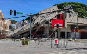 Terremoto di magnitudo 7.8 nelle Filippine: 15 morti e oltre 200 feriti.