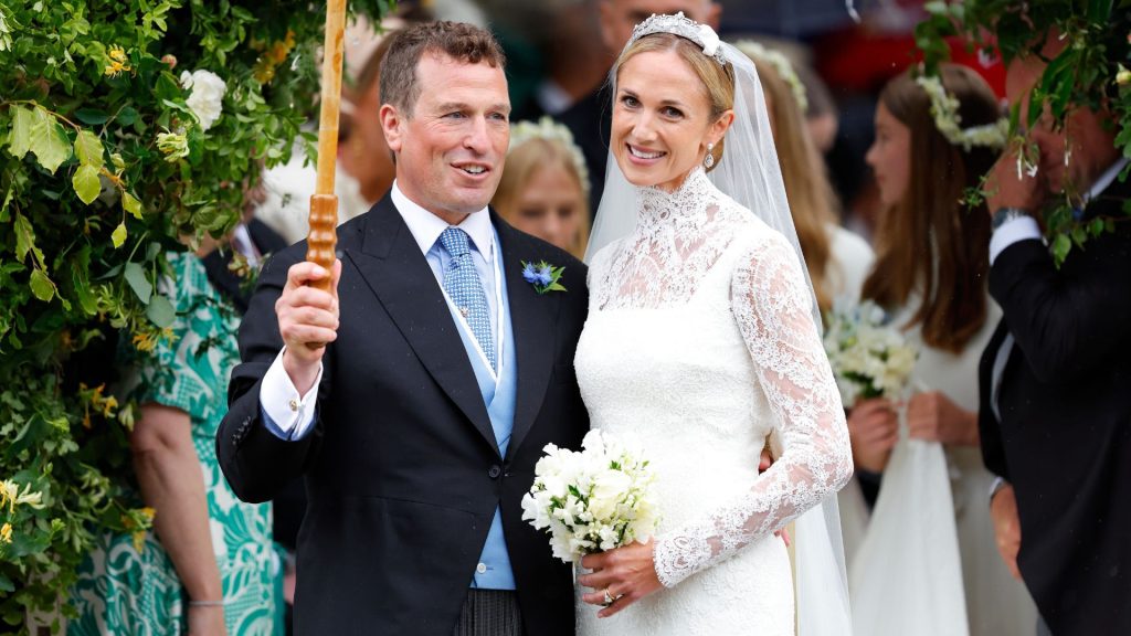 Il matrimonio di Peter Phillips e Harriet Sperling ha reso omaggio commovente alla Regina Elisabetta.