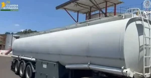 Maxi frode da 8 milioni sul carburante agricolo a Crotone: 29 indagati e sequestri effettuati.