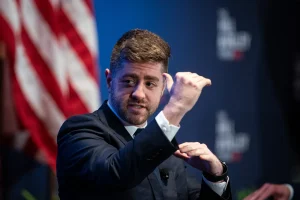 Ramp ottiene 750 milioni di dollari con una valutazione di 44 miliardi nel fintech AI.