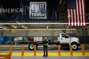 Ford riassume esperti per superare i limiti dell’IA nelle sue innovazioni automobilistiche.