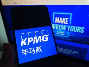 KPMG sospende rapporto sull’uso dell’AI dopo preoccupanti casi di allucinazioni.
