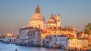I 20 migliori ristoranti di Venezia: la guida imperdibile per gli amanti del buon cibo.