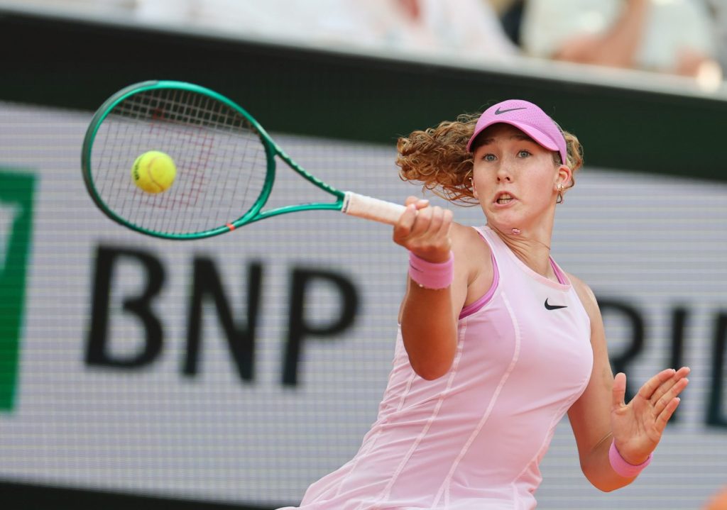 Andreeva e Chwalinska si affrontano nella finale femminile del Roland Garros 2023.