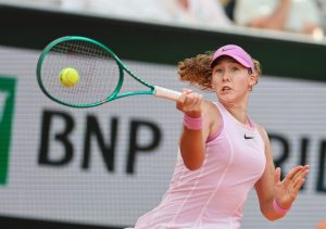 Andreeva e Chwalinska si affrontano nella finale femminile del Roland Garros 2023.