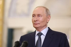 Putin accusa le elite europee di creare instabilità e caos nel continente.