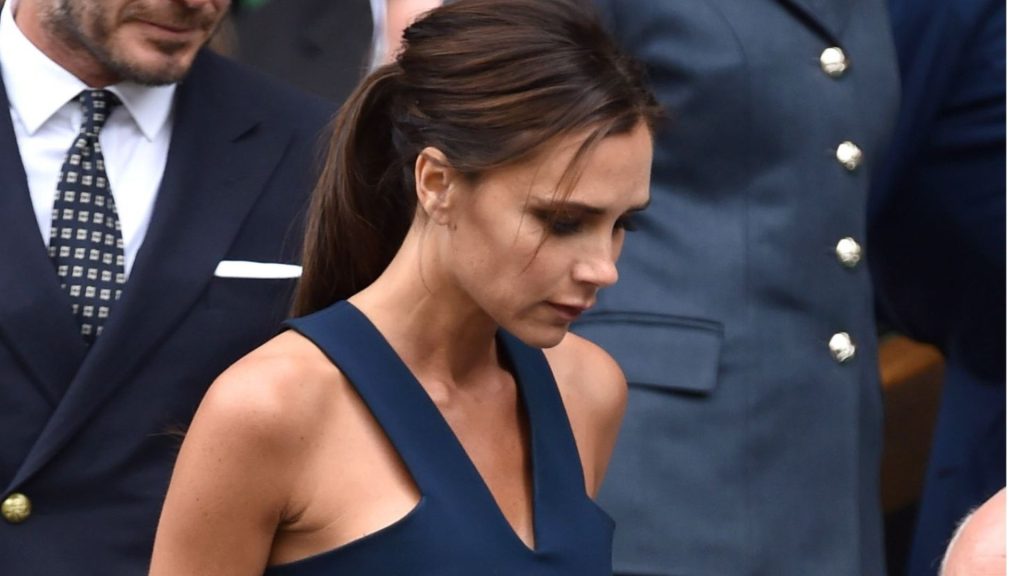 Victoria Beckham’s colour block dress at Wimbledon: un classico intramontabile per ogni guardaroba.