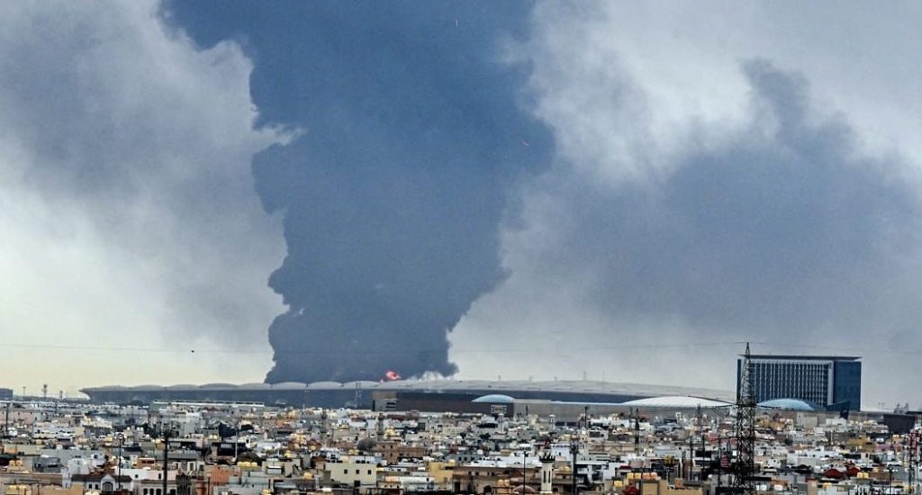Iran lancia missili su Kuwait e Bahrain, Usa abbattere droni diretti a Hormuz.