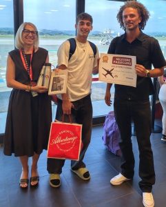 Ryanair celebra il passeggero mille sul volo Forlì-Londra Stansted con un festoso evento.