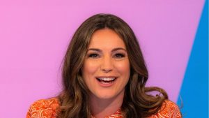 Scopri il vestito vivace di Kelly Brook, ideale per l’arrivo del sole e del caldo!