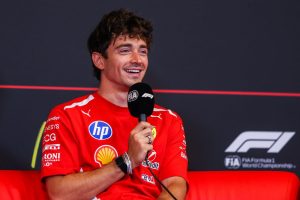 Leclerc celebra il rinnovo con Ferrari a Monaco: “Amo questo team e il progetto”.