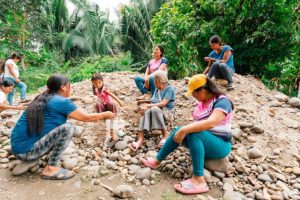 Comunità indigena in Ecuador soffre la sete nonostante la presenza di due fiumi.