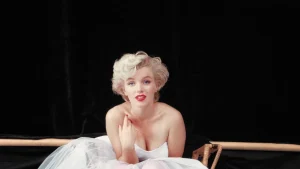 Mostra a Londra per il centenario di Marilyn Monroe, icona di bellezza americana.