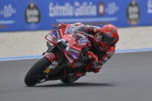 Marc Marquez conquista la pole in Ungheria: Acosta e Aldeguer in prima fila.