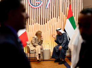 Meloni e presidente degli Emirati: accordo sulla libertà di navigazione nello Stretto di Hormuz.