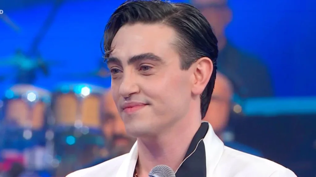 Michele Bravi denuncia delusioni tra vip e falsità nel mondo dello spettacolo