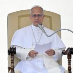 Funerali del cardinale Ruini a San Pietro: un grande tributo alla Chiesa italiana.