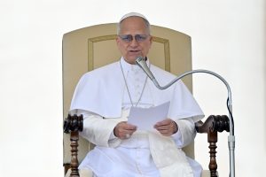 Funerali del cardinale Ruini a San Pietro: un grande tributo alla Chiesa italiana.