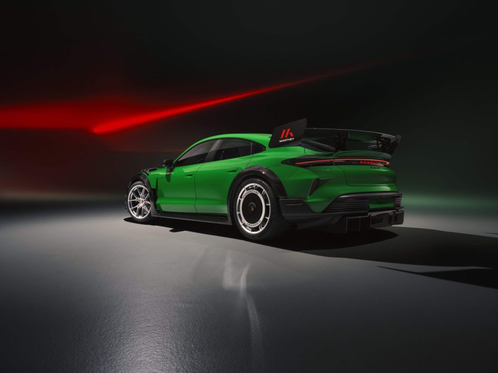 Pirelli Zero Trofeo RS stabilisce record al Nürburgring con Porsche Taycan Turbo GT e Manthey Kit.