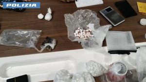Scoperta droga nel comignolo: un pusher arrestato a Ostia con tecnica ingegnosa.