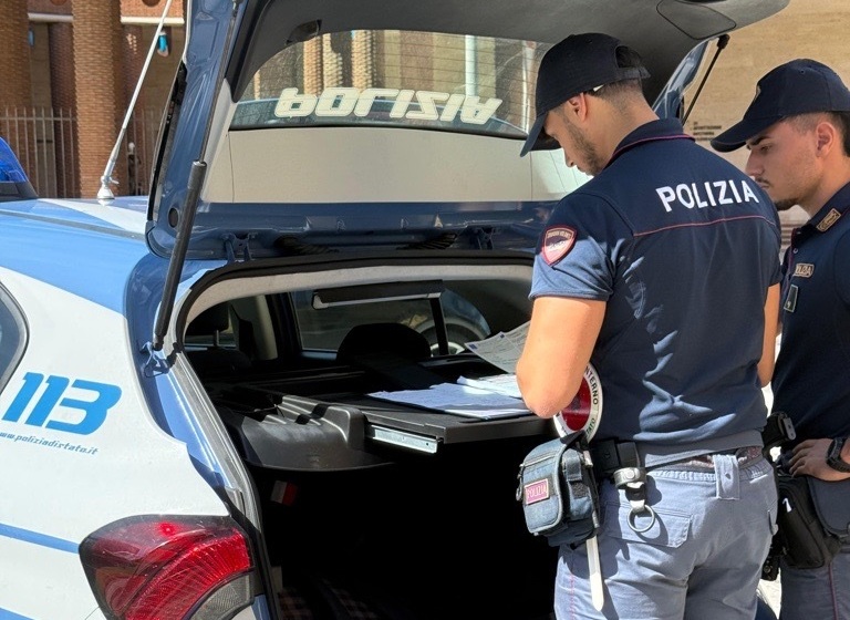 Operazione antidroga al Quarticciolo: tre spacciatori arrestati, sequestrati numerosi stupefacenti.