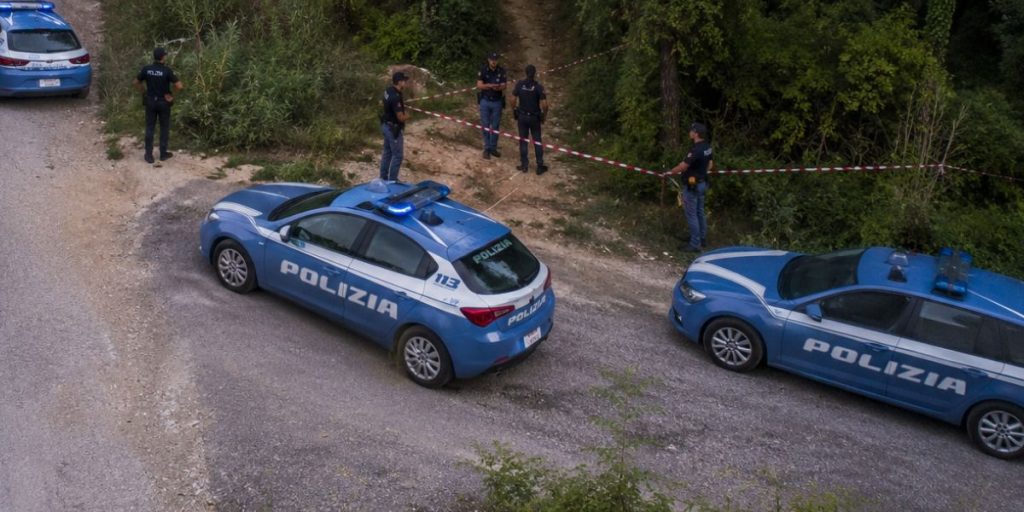 Compagno di Mary Elizabeth Hopkins si costituisce dopo averla soffocata: un dramma inaspettato.