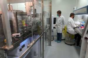 L’IA accelera la scoperta di vaccini innovativi durante la pandemia globale.