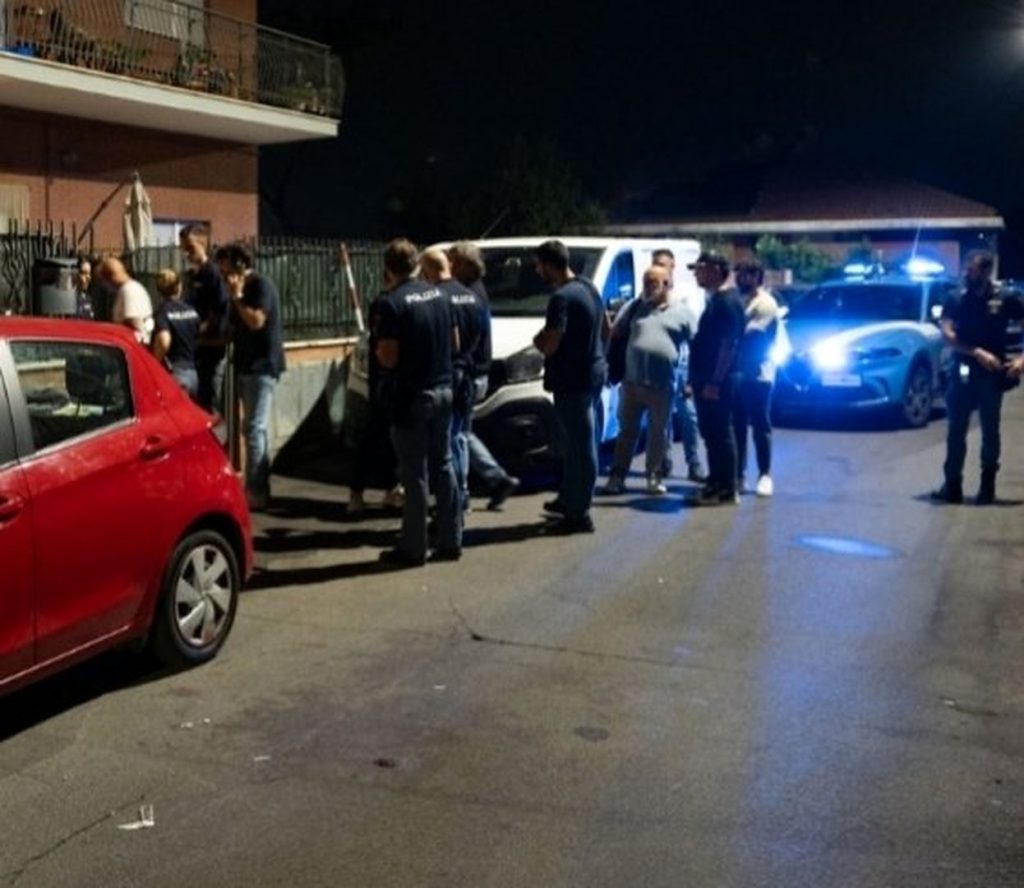 Triplice omicidio a Roma: genitori e figlia uccisi, ricercato amico bengalese di 43 anni.