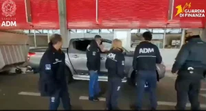 Controlli ai confini italo-svizzeri: sequestrati beni di lusso e sostanze stupefacenti.
