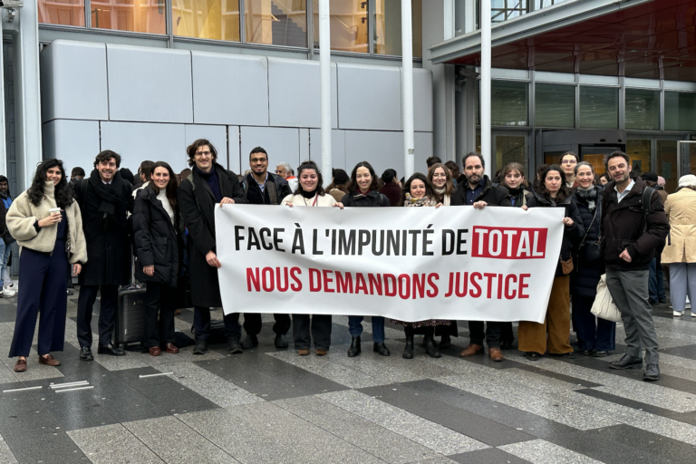 Corte francese ordina a TotalEnergies di rivelare impatti climatici nel piano di vigilanza.