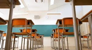 Digos indaga su striscione ‘L’Italia agli italiani’ e cori X Mas da scuola