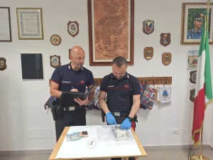 Cagliaritano 59enne arrestato con 700 grammi di cocaina: operazione della polizia.