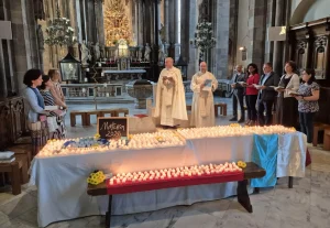 Maturità 2026 a Bolzano: 560 candele e benedizione via WhatsApp per i maturandi