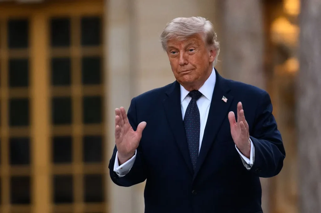 Trump segna accordo storico, Teheran lo conferma. Pakistan: riapertura immediata di Hormuz.