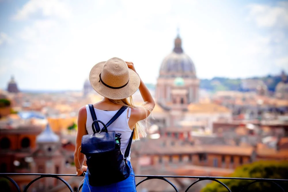Turismo sostenibile e siti UNESCO: nasce un nuovo modello per proteggere i territori dalla pressione dei visitatori