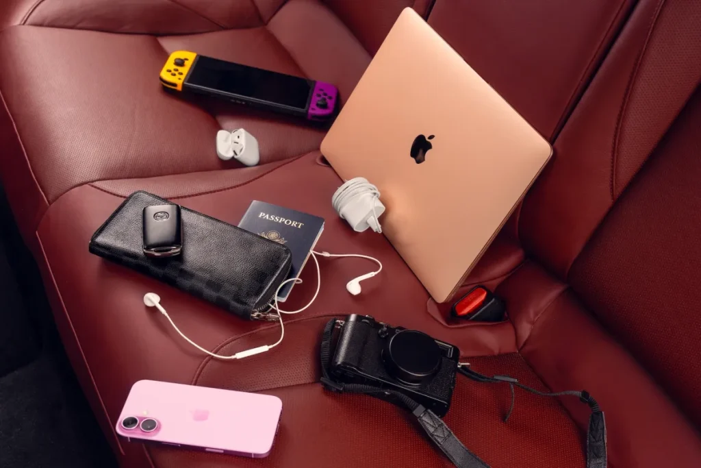 Scoperti oggetti insoliti nei robotaxi Uber: Squishmallows, dentiere e borse “I Love Hot Dads”.