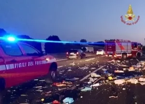 Incidente sull’A1: camper e camion si scontrano, sei feriti tra cui un neonato.