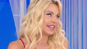 Valeria Marini desidera diventare mamma e valuta l’adozione per il futuro familiare