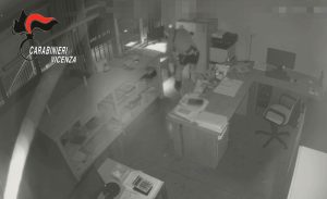 Sgominata banda esperta in furti di gioielli e oro nel Centro-Nord: ecco il video.