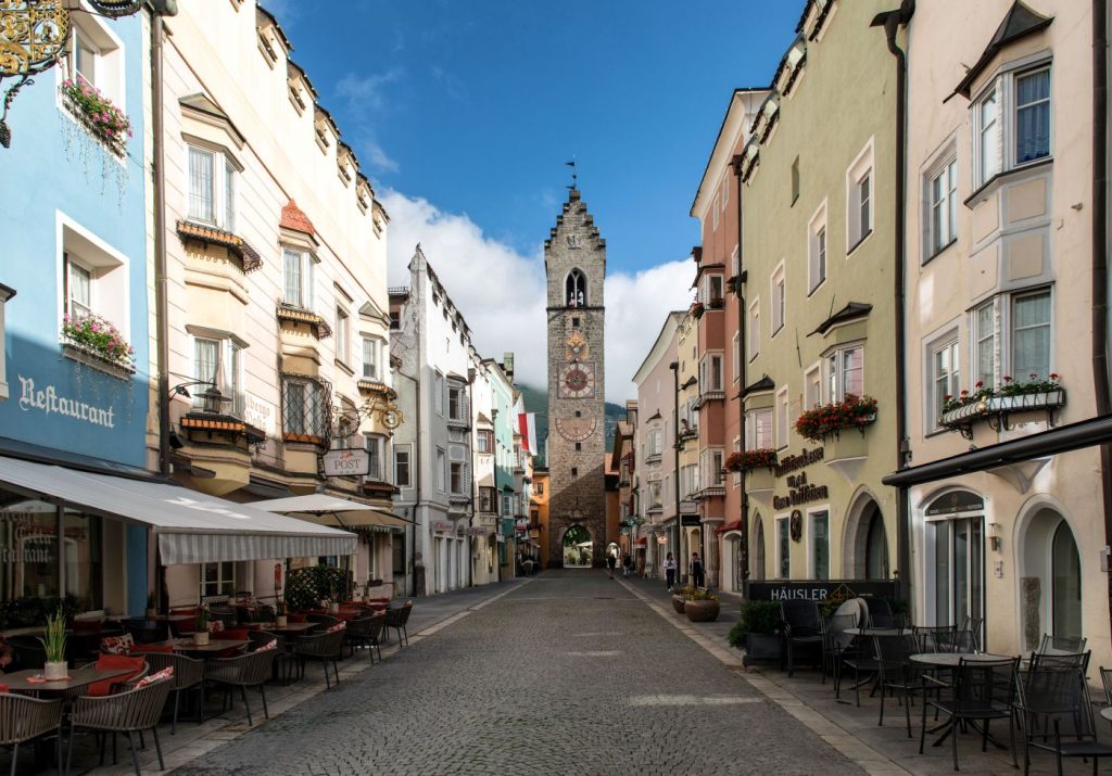 Identificati e denunciati i tre aggressori della violenza a Vipiteno, Trentino-Alto Adige.
