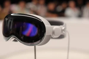 Un dirigente di Apple Vision Pro cambia rotta e passa a OpenAI.