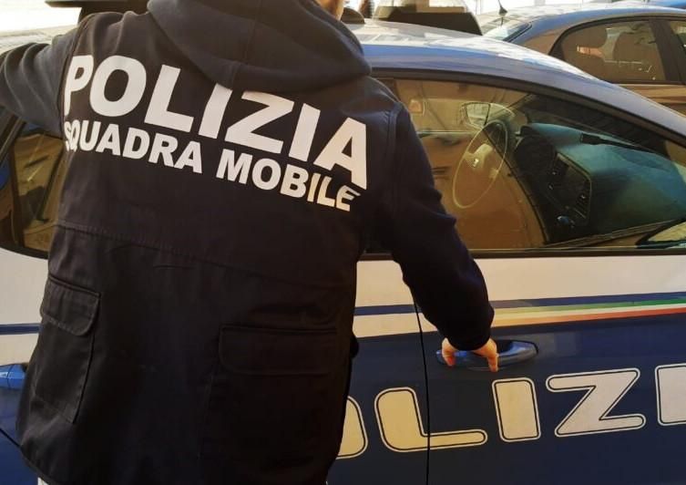 Fingevano di essere addetti comunali: due truffatori arrestati per inganni agli anziani a Torino.