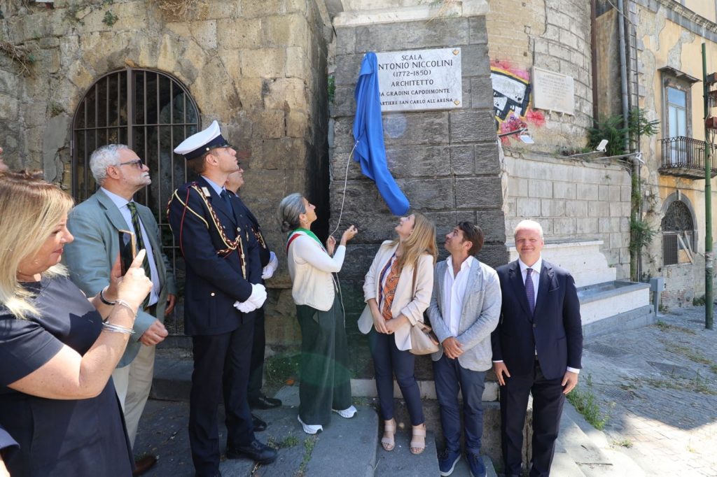 Scala “Antonio Niccolini” inaugurata a Capodimonte: un omaggio alla cultura napoletana.