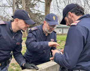 Blitz antidroga a Torino: 15 arresti nel quartiere Barriera di Milano. Operazione della polizia.